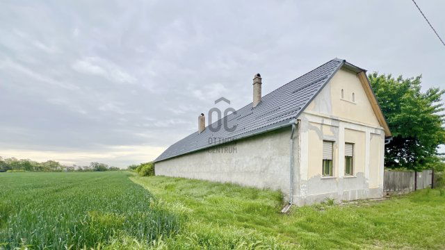 Eladó családi ház, Medinán 21 M Ft, 2 szobás