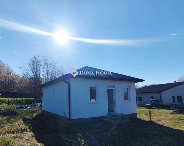 Eladó családi ház, Környén 66 M Ft, 3 szobás