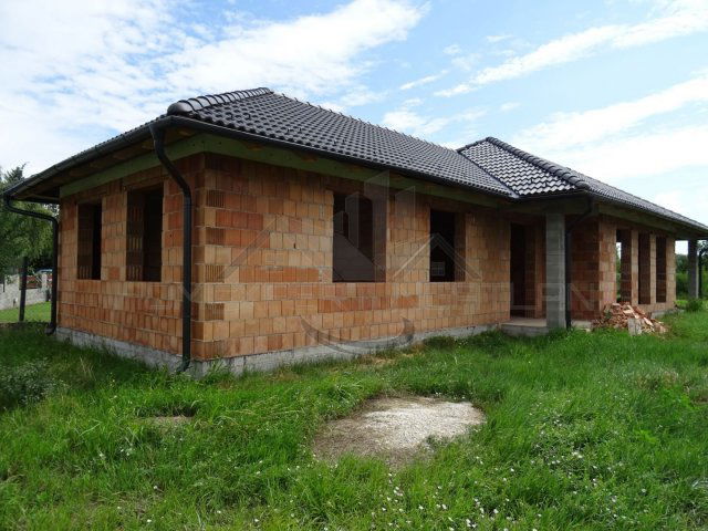Eladó családi ház, Beziben 42 M Ft, 5 szobás