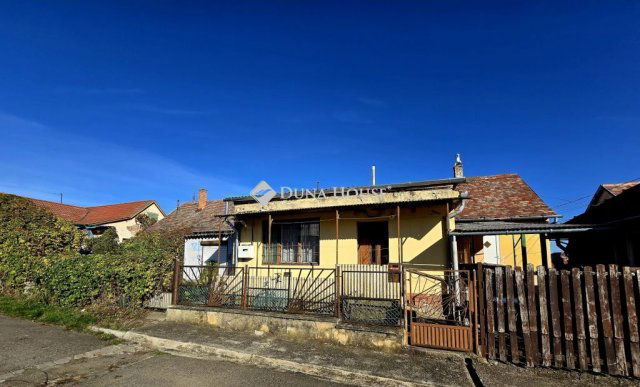 Eladó családi ház, Pécsett, Csákány utcában 33.4 M Ft