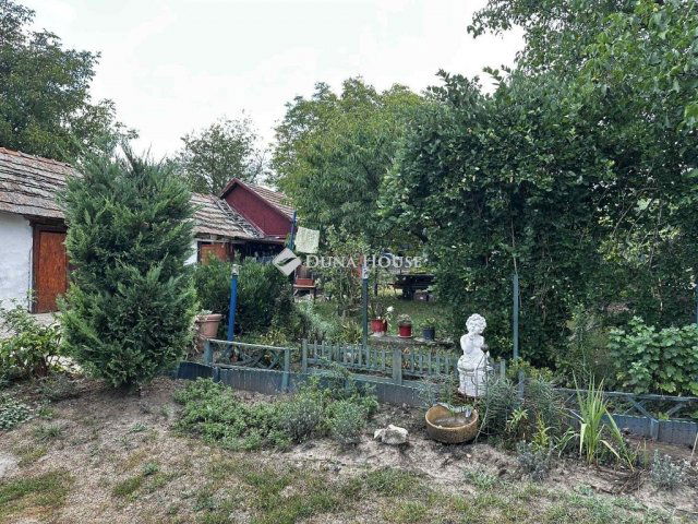 Eladó családi ház, Újiregen 30 M Ft, 4 szobás
