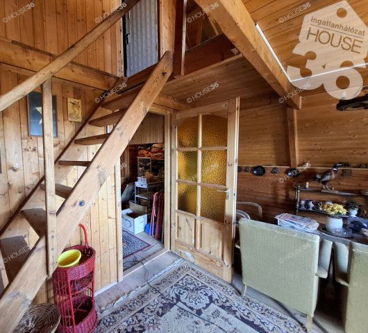 Eladó nyaraló, Leányfaluban 45 M Ft, 1 szobás