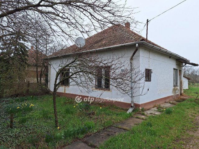 Eladó családi ház, Tiszaörsön 10 M Ft, 2 szobás
