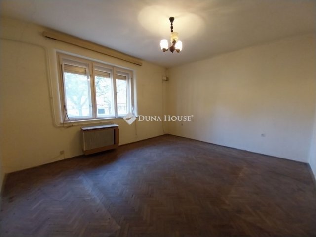 Eladó ikerház, Szegeden 42 M Ft, 2 szobás / költözzbe.hu