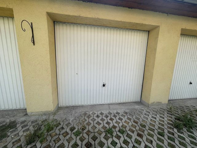 Eladó garázs, Dombóváron, Hunyadi téren 4.9 M Ft