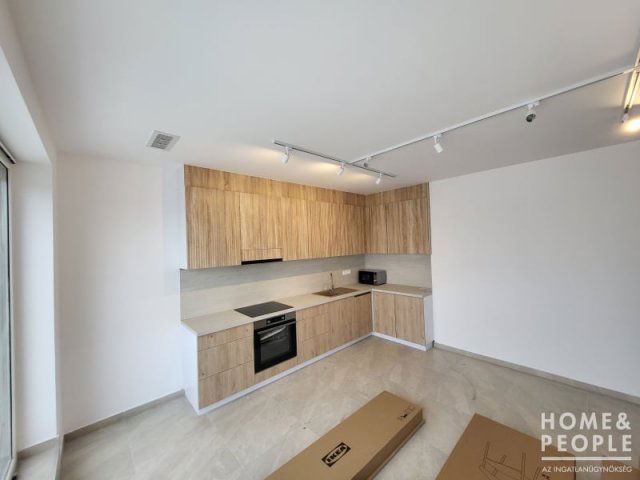 Eladó téglalakás, Szegeden 108.999 M Ft, 3 szobás