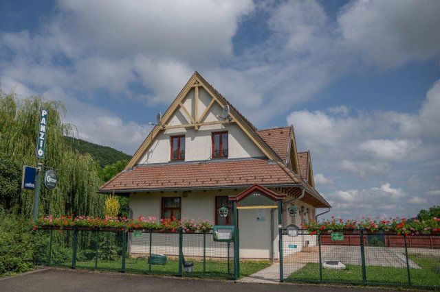 Eladó hotel, Salgótarjánban 220 M Ft, 6 szobás
