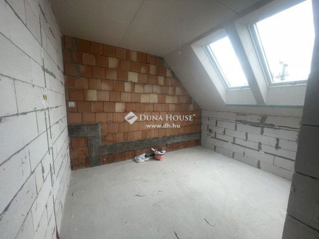 Eladó ikerház, Vecsésen 115 M Ft, 4 szobás