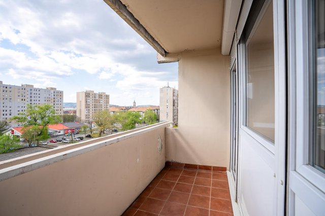 Eladó panellakás, XXI. kerületben, Kiss János altábornagy utcában