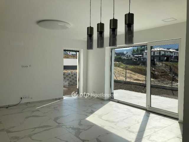 Eladó ikerház, Ürömön 229 M Ft, 5 szobás