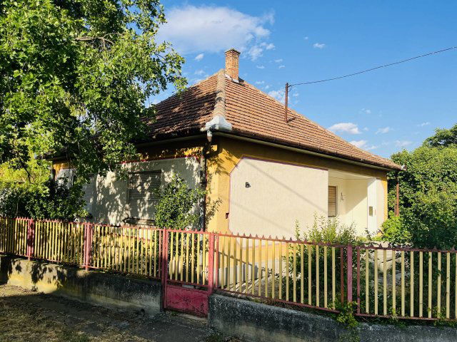Eladó családi ház, Jászladányon 10.9 M Ft, 2 szobás