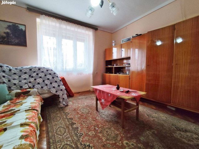 Eladó családi ház, Dombóváron 20 M Ft, 2 szobás