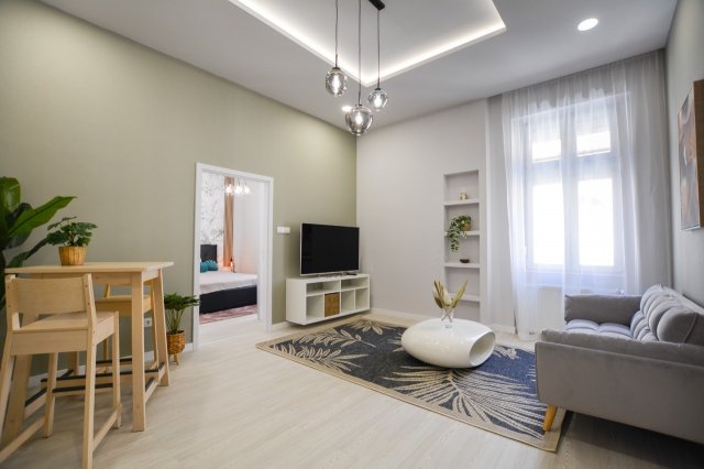 Eladó téglalakás, Budapesten, VI. kerületben, Hajós utcában