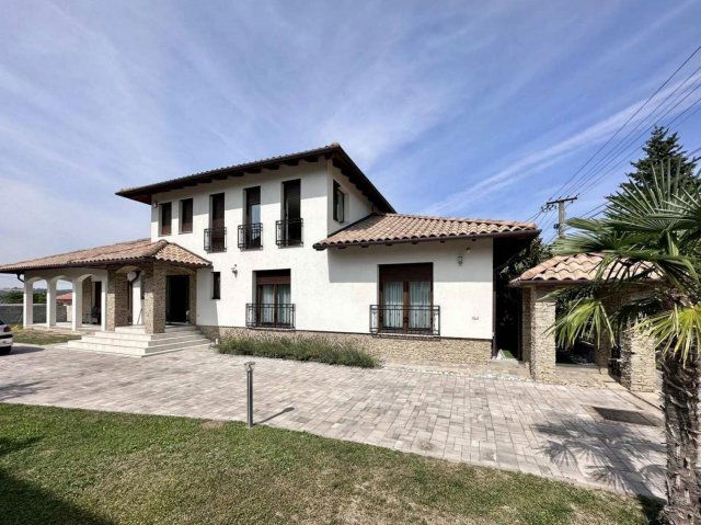 Eladó családi ház, Hévízen 320 M Ft, 6 szobás