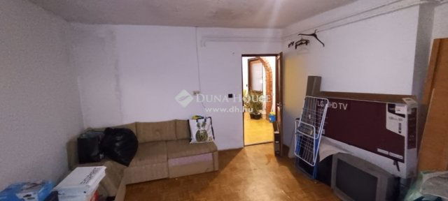 Eladó családi ház, Pécsett 19.9 M Ft, 3 szobás