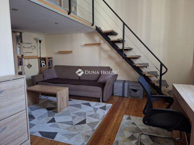 Eladó téglalakás, Budapesten, VII. kerületben, Kazinczy utcában