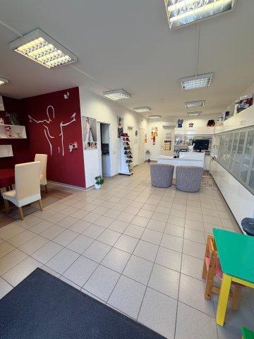 Eladó üzlethelyiség, Debrecenben 74.99 M Ft, 2 szobás