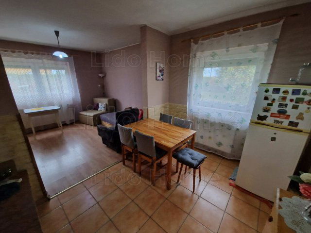 Eladó családi ház, Sárosdon 35.5 M Ft, 3 szobás