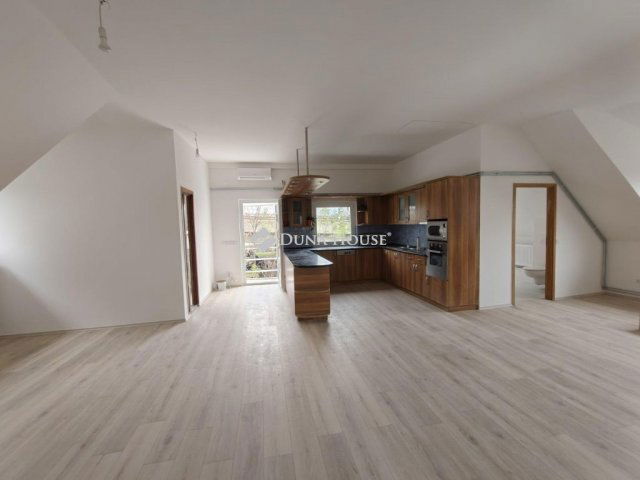 Eladó téglalakás, Budapesten, XV. kerületben 95 M Ft, 4 szobás