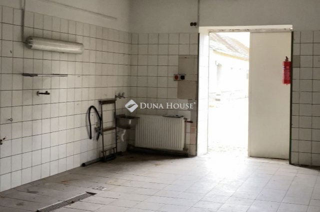Eladó iroda, Sopronban 19.8 M Ft, 2 szobás / költözzbe.hu