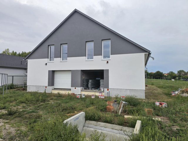 Eladó ikerház, Baján 89.99 M Ft, 5 szobás / költözzbe.hu