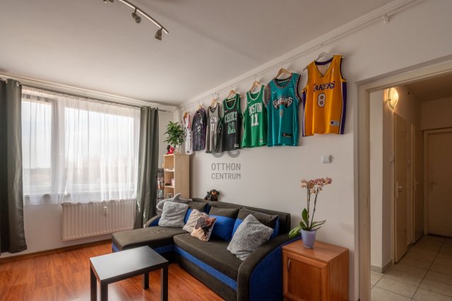 Eladó panellakás, Várpalotán 37.7 M Ft, 2 szobás