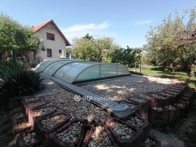 Eladó családi ház, Orosházán 79.9 M Ft, 3 szobás