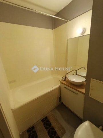 Eladó panellakás, Kecskeméten 37.5 M Ft, 1 szobás