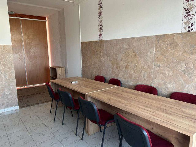 Kiadó üzlethelyiség, Nyíregyházán, Petőfi téren 50 E Ft / hó