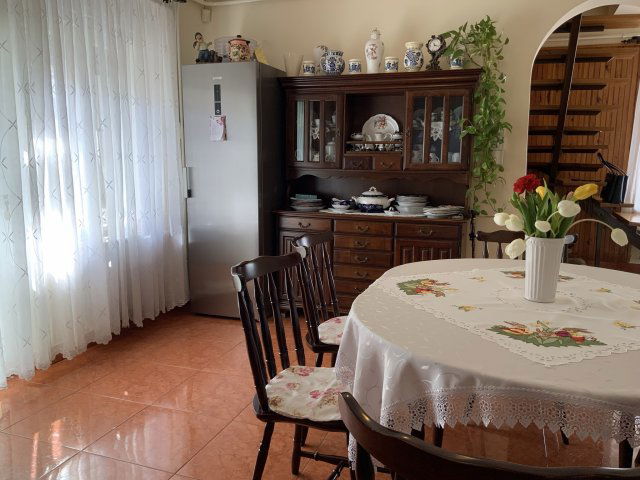 Eladó családi ház, Vácon 145 M Ft, 4 szobás