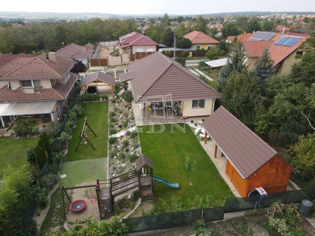 Eladó családi ház, Isaszegen 123 M Ft, 5+1 szobás