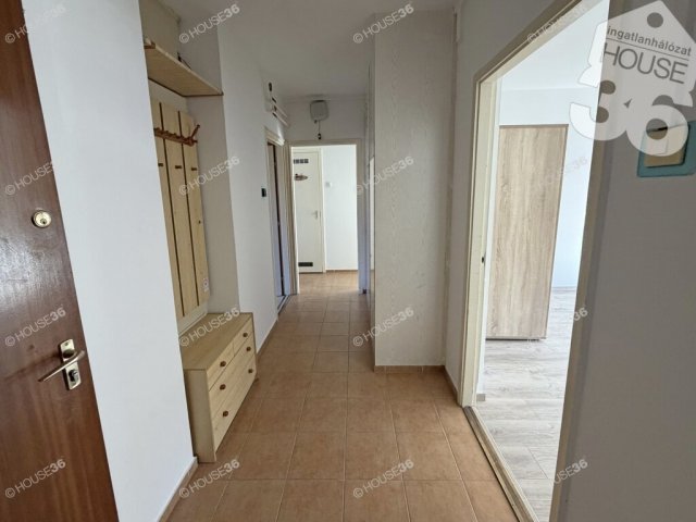 Eladó panellakás, Kecskeméten 68.8 M Ft, 3 szobás