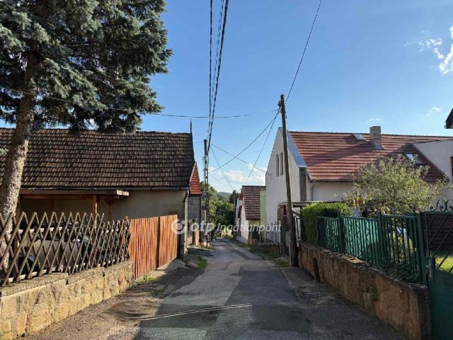 Eladó családi ház, Budapesten, II. kerületben 124.9 M Ft