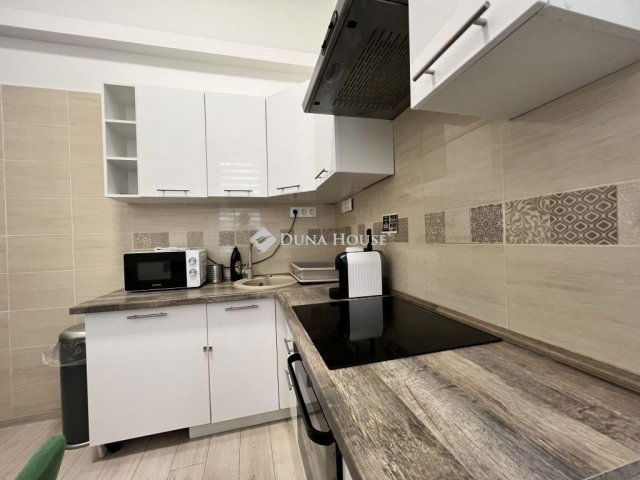 Eladó téglalakás, Budapesten, VI. kerületben 120 M Ft, 3 szobás