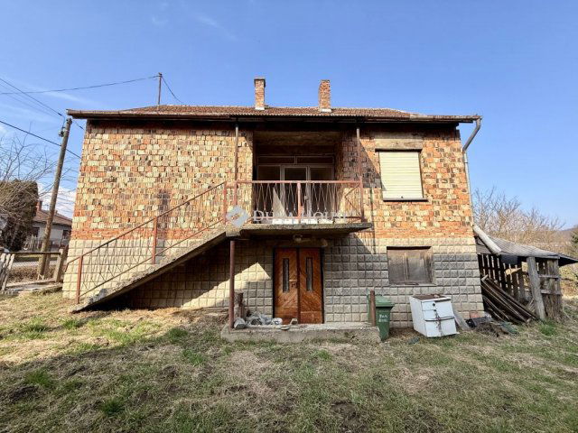 Eladó családi ház, Bakon 19.9 M Ft, 7 szobás