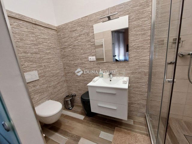 Eladó hotel, Baján 88 M Ft, 5 szobás / költözzbe.hu