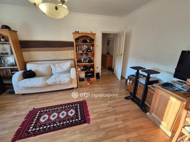 Eladó téglalakás, Szentesen 32 M Ft, 2 szobás