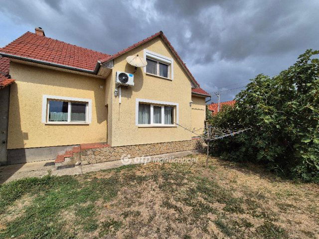 Eladó családi ház, Szentesen 55 M Ft, 3+1 szobás