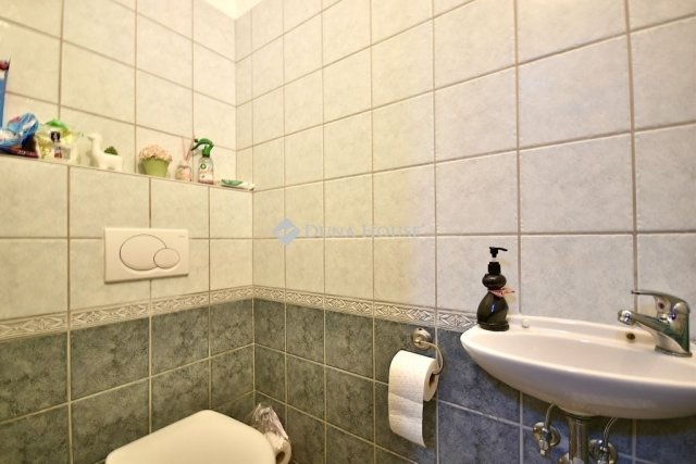 Eladó téglalakás, Budapesten, VI. kerületben 79.9 M Ft, 1 szobás