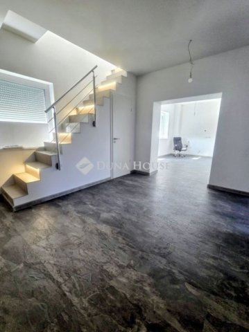 Eladó családi ház, Pusztaszabolcson 86.9 M Ft, 4 szobás