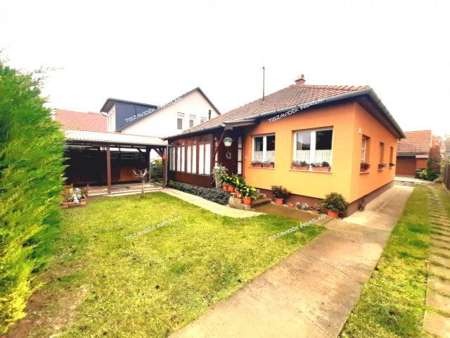 Eladó családi ház, Szolnokon, Muskátli utcában 79.9 M Ft