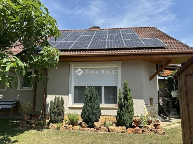 Eladó családi ház, Kecskeméten 128 M Ft, 4+1 szobás