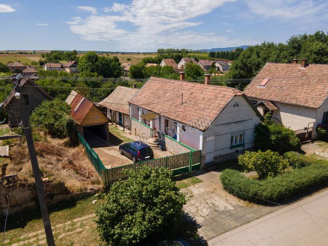 Eladó családi ház, Érsekvadkerten 17.9 M Ft, 3 szobás