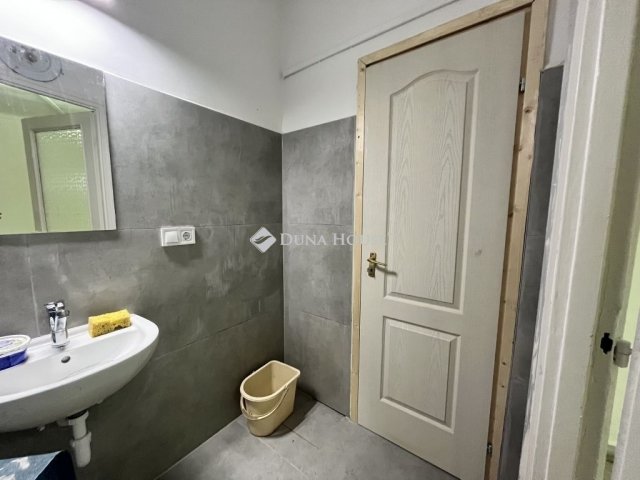 Eladó üzlethelyiség, Budapesten, VIII. kerületben 65 M Ft