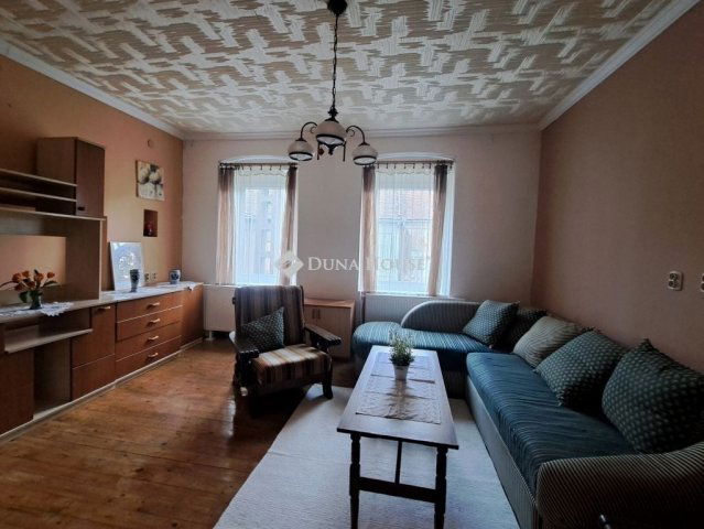 Eladó családi ház, Pécsett 29.9 M Ft, 2 szobás