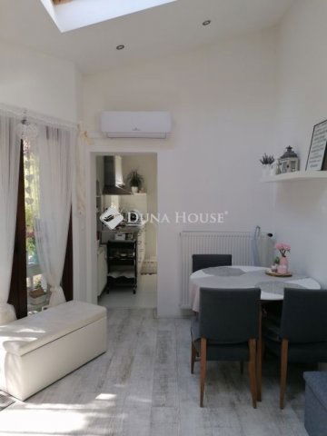 Eladó családi ház, Pécsett 96.5 M Ft, 4 szobás