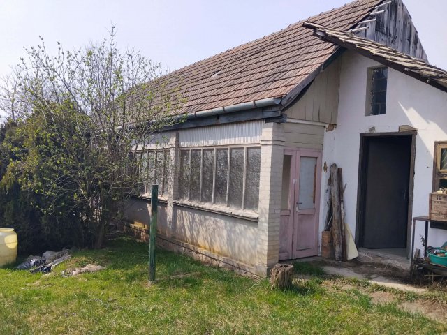 Eladó családi ház, Erdőkürtön 13 M Ft, 2 szobás