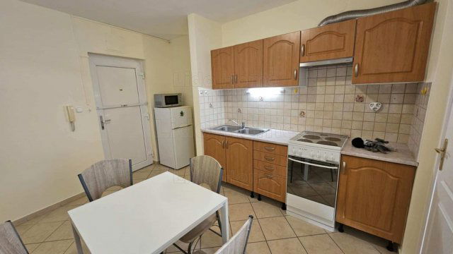 Kiadó panellakás, albérlet, Győrött 170 E Ft / hó, 4 szobás