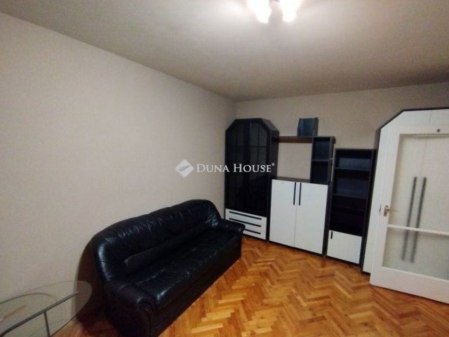 Eladó panellakás, Szegeden 45.5 M Ft, 2 szobás