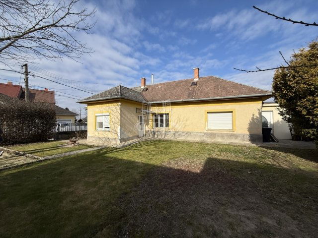 Kiadó családi ház, albérlet, Székesfehérvárott 280 E Ft / hó